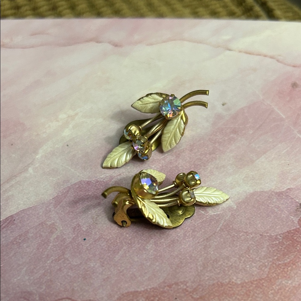 Vtg Austria Gold tone and Cream Leaf Earrings clips